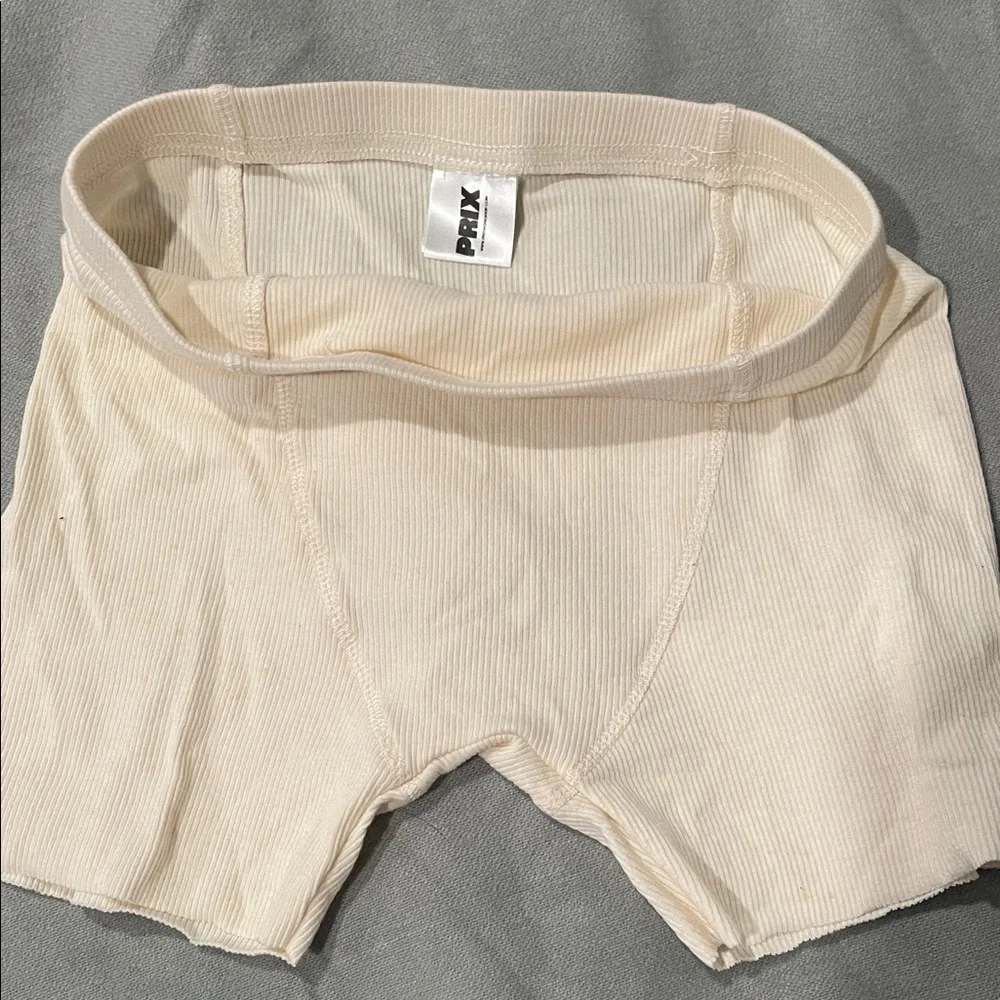 Prix Cardigan and Cream Shorts Set - Picture 4 of 5